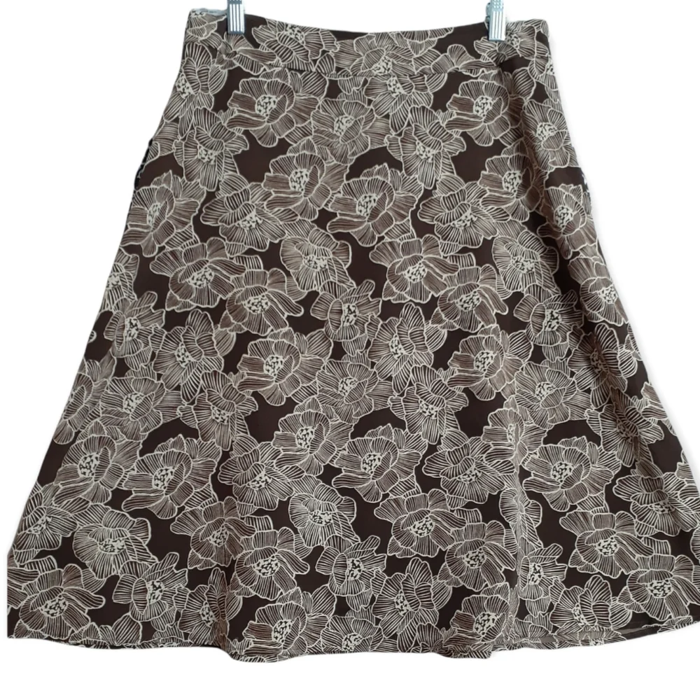 Womens sz 10 Sag Harbor A line brown white Floral print skirt Great condition - Picture 8 of 10
